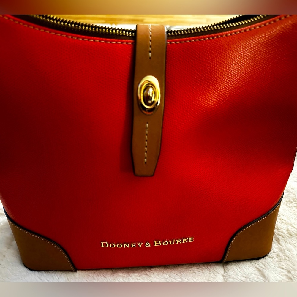 Dooney and Bourke Zip Top Purse / Shoulder Bag / Satchel